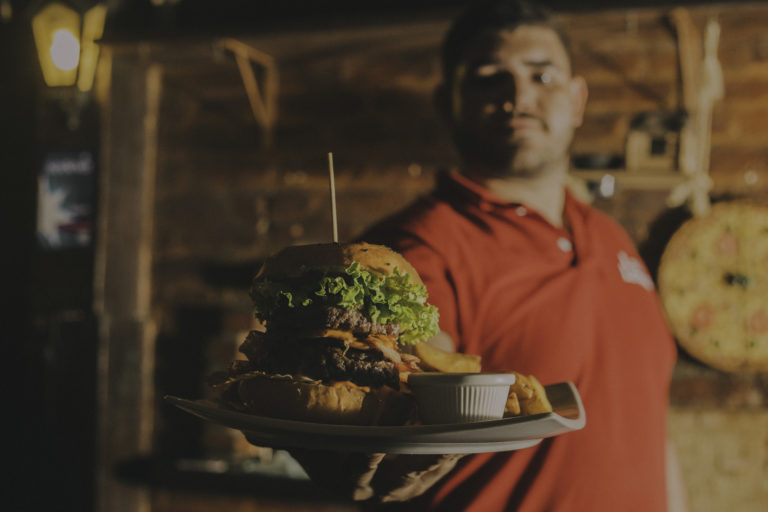 Full-Service Restaurant Dining May Be Calorically Expensive