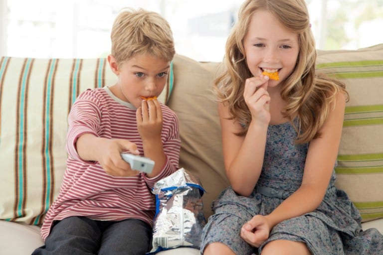 Federal regulations that restrict unhealthy food and beverage advertising to children are needed